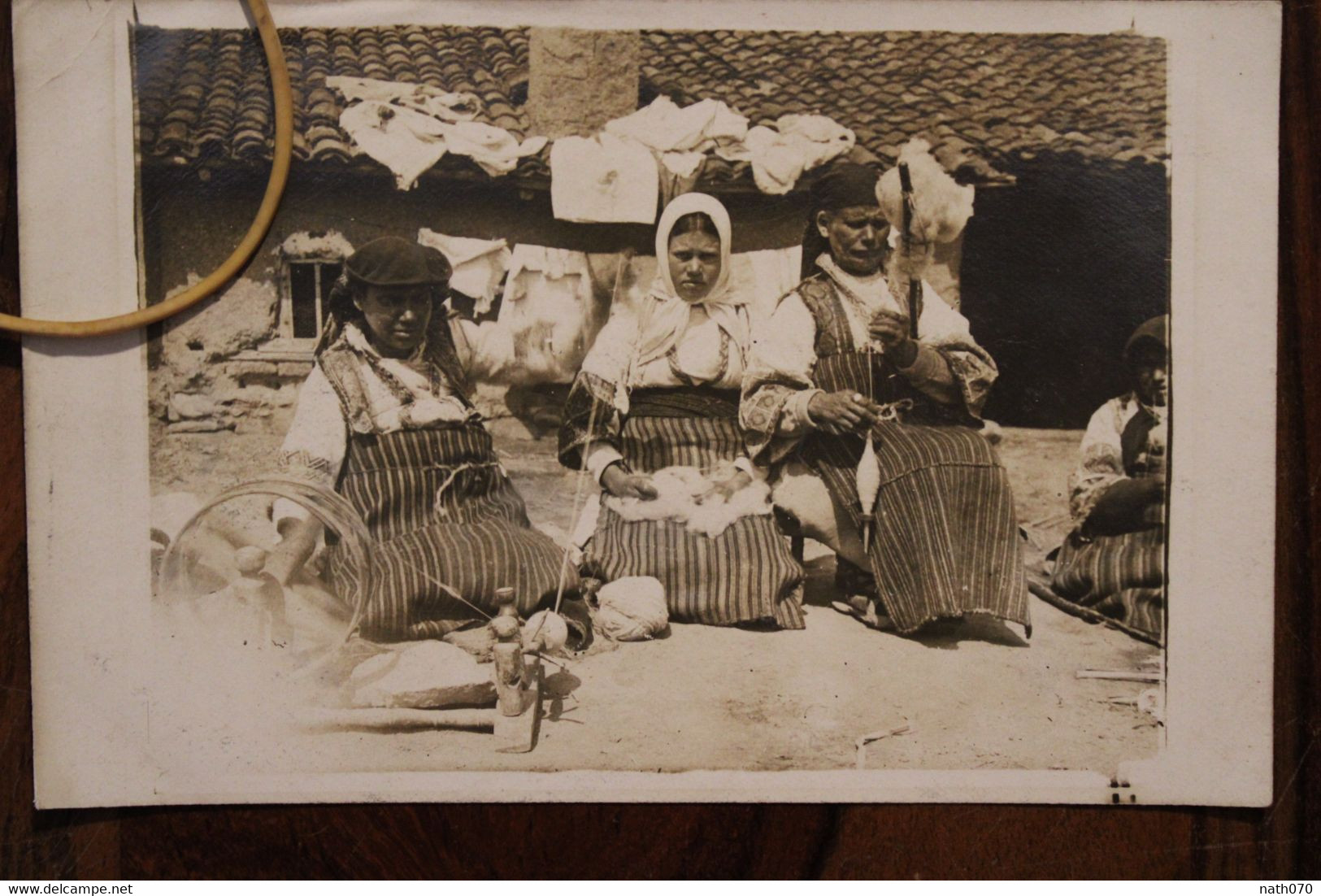 Carte Photo CPA Ak 1918 Fileuses Rouet Macédoine ? Serbie ? Macedonia Mazedonien WW1 WK1 Animée Voyagée - Photographie