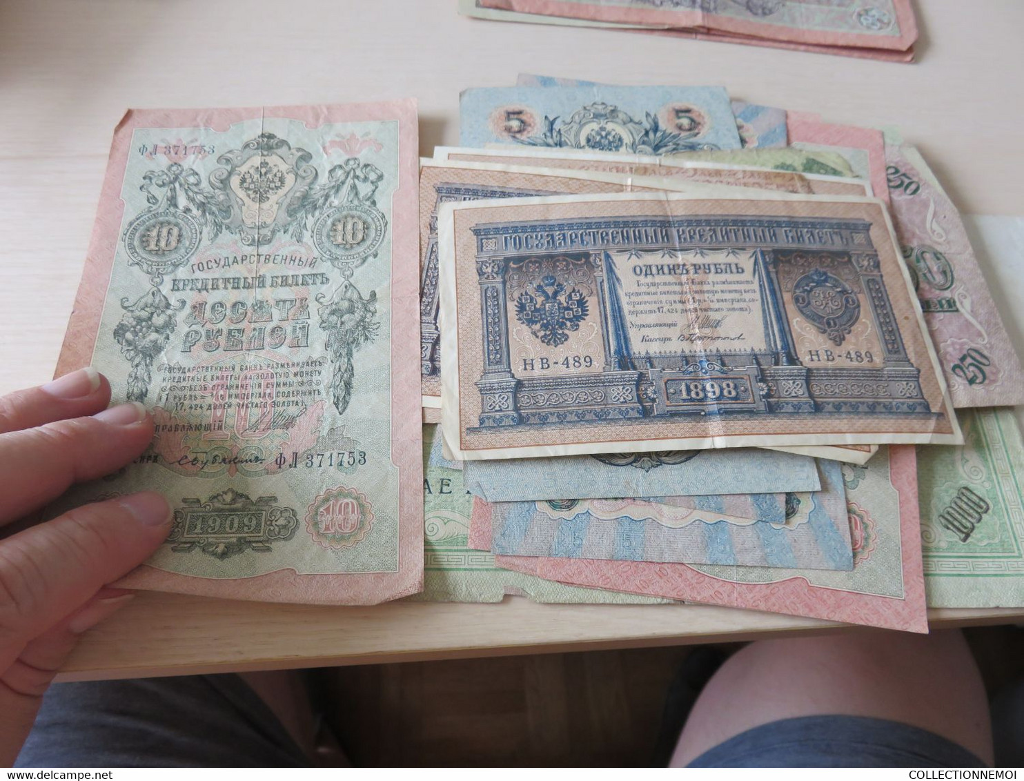 1 lot de BILLETS ,,peut-etre russie,mais rien de sur,,scanné recto et verso +++ de 50 billets