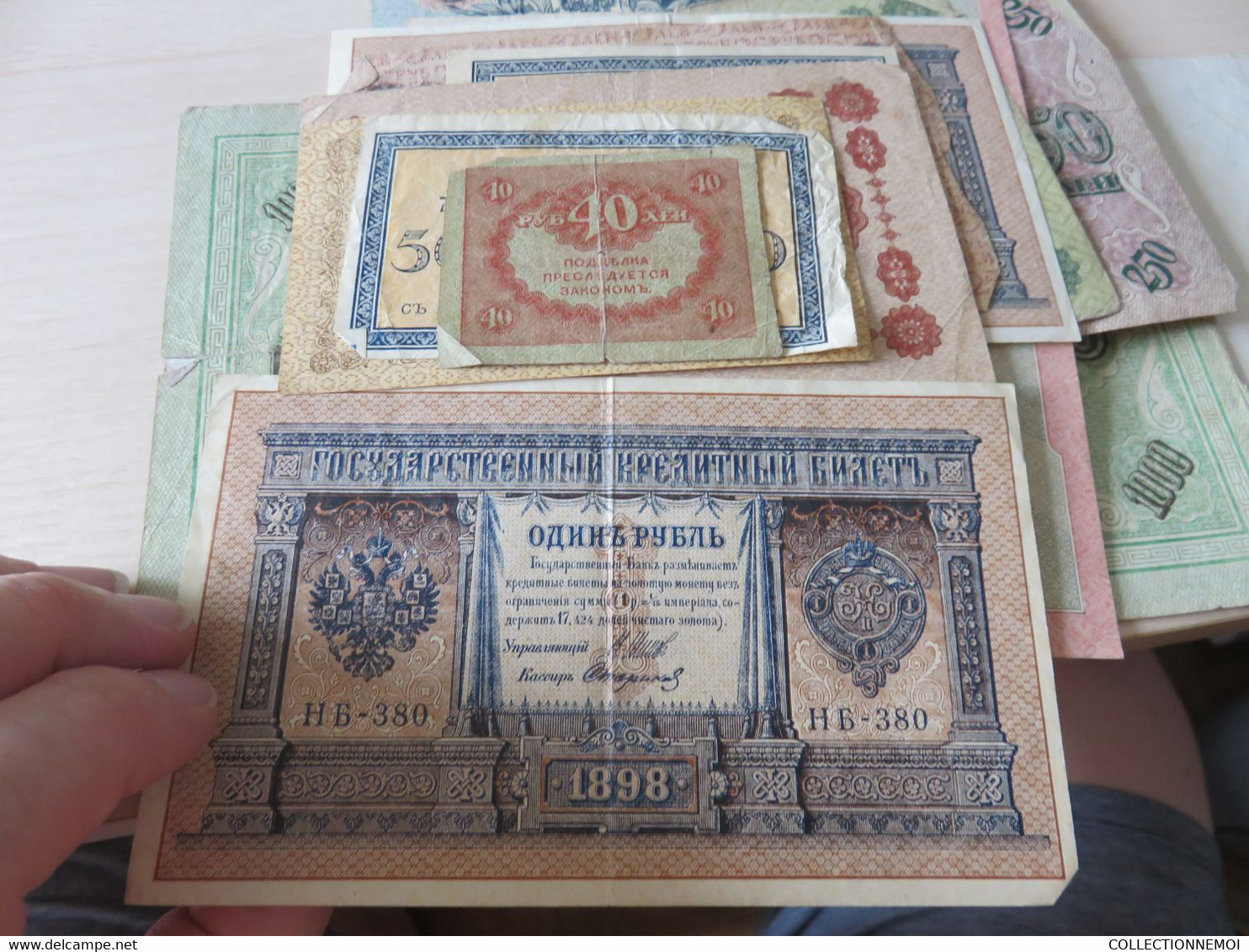 1 lot de BILLETS ,,peut-etre russie,mais rien de sur,,scanné recto et verso +++ de 50 billets