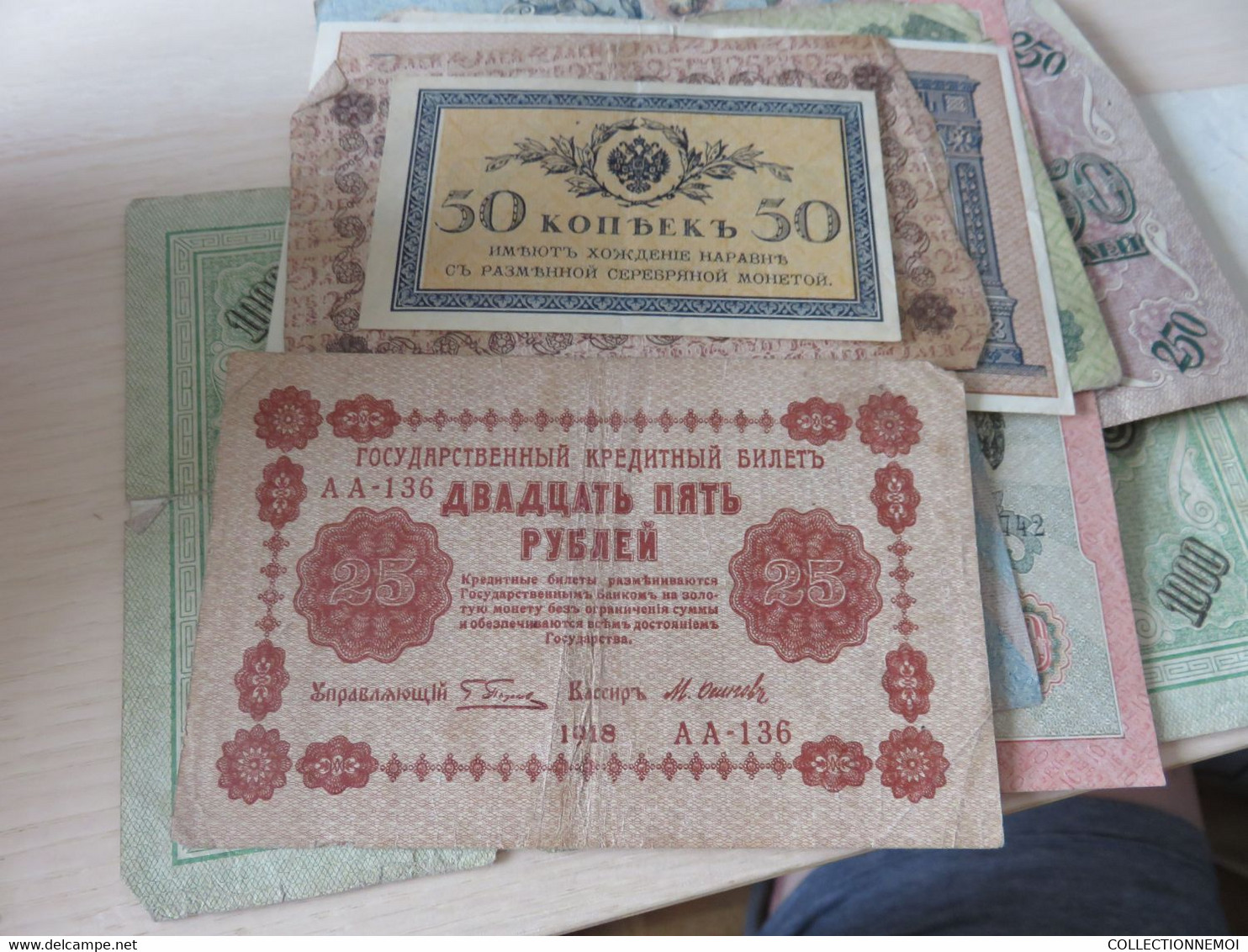 1 lot de BILLETS ,,peut-etre russie,mais rien de sur,,scanné recto et verso +++ de 50 billets