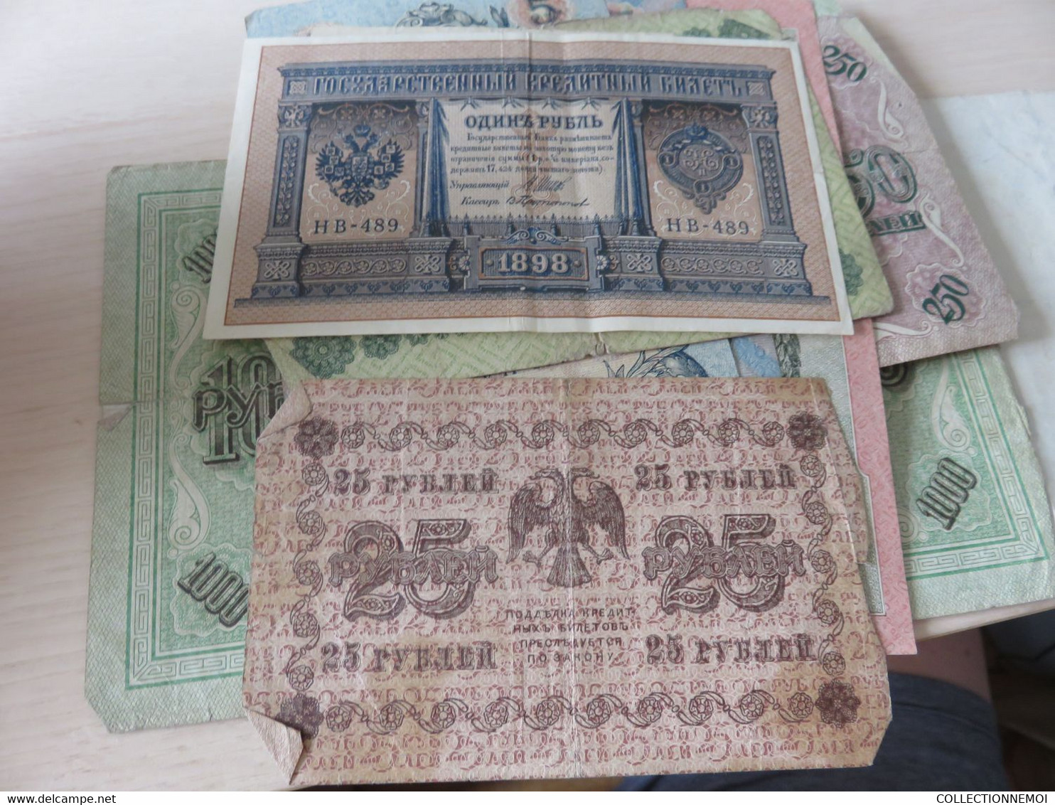 1 lot de BILLETS ,,peut-etre russie,mais rien de sur,,scanné recto et verso +++ de 50 billets