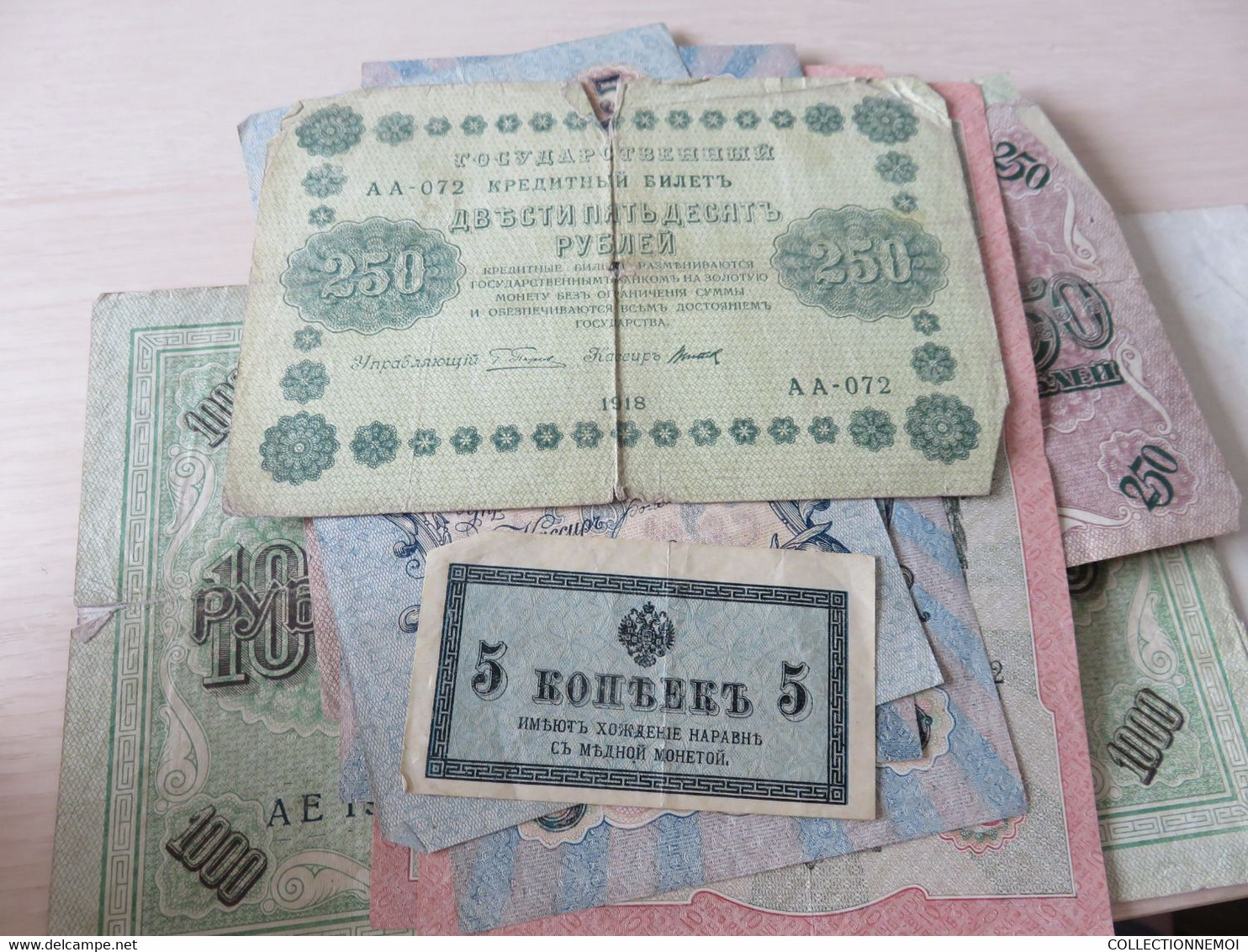 1 lot de BILLETS ,,peut-etre russie,mais rien de sur,,scanné recto et verso +++ de 50 billets