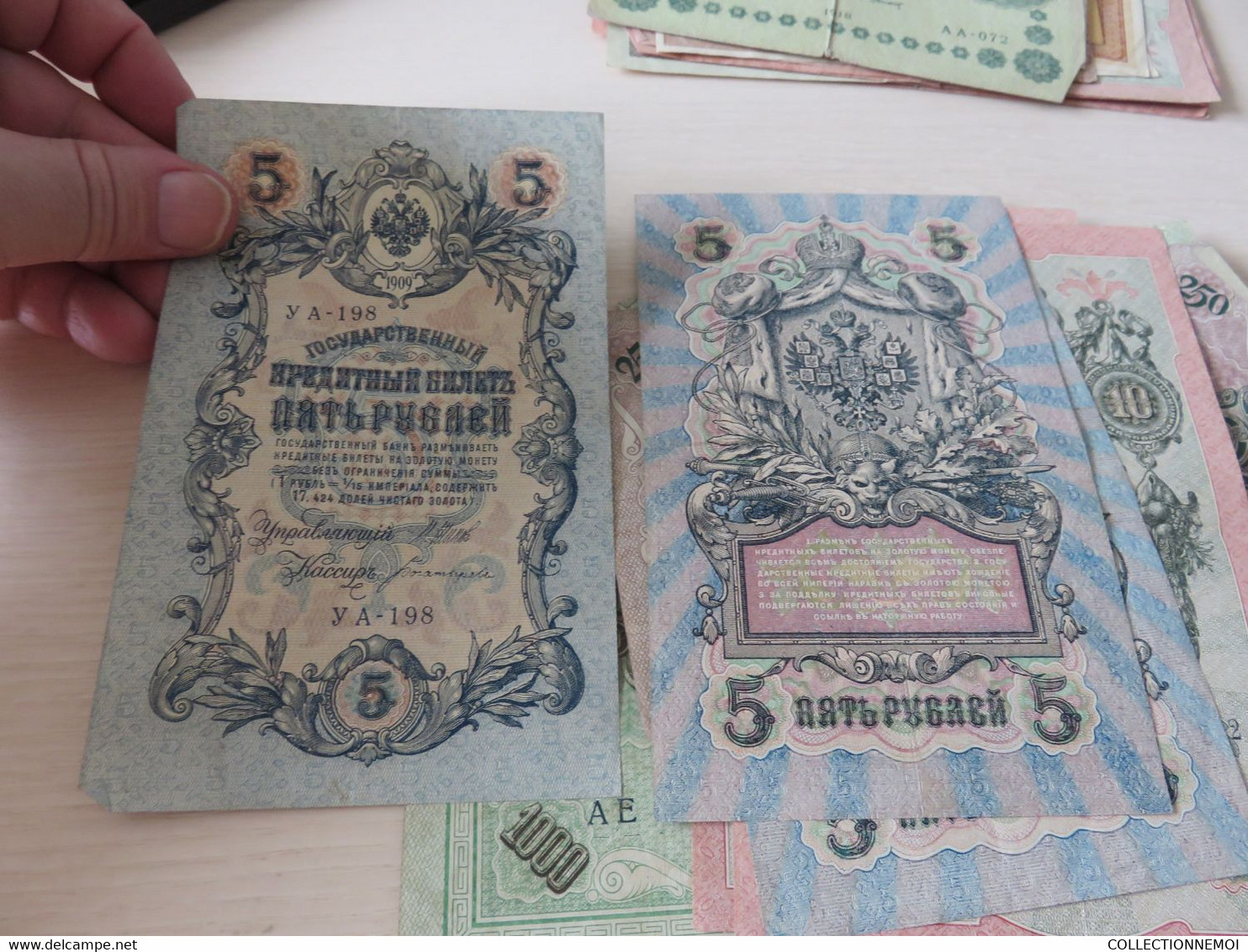 1 lot de BILLETS ,,peut-etre russie,mais rien de sur,,scanné recto et verso +++ de 50 billets