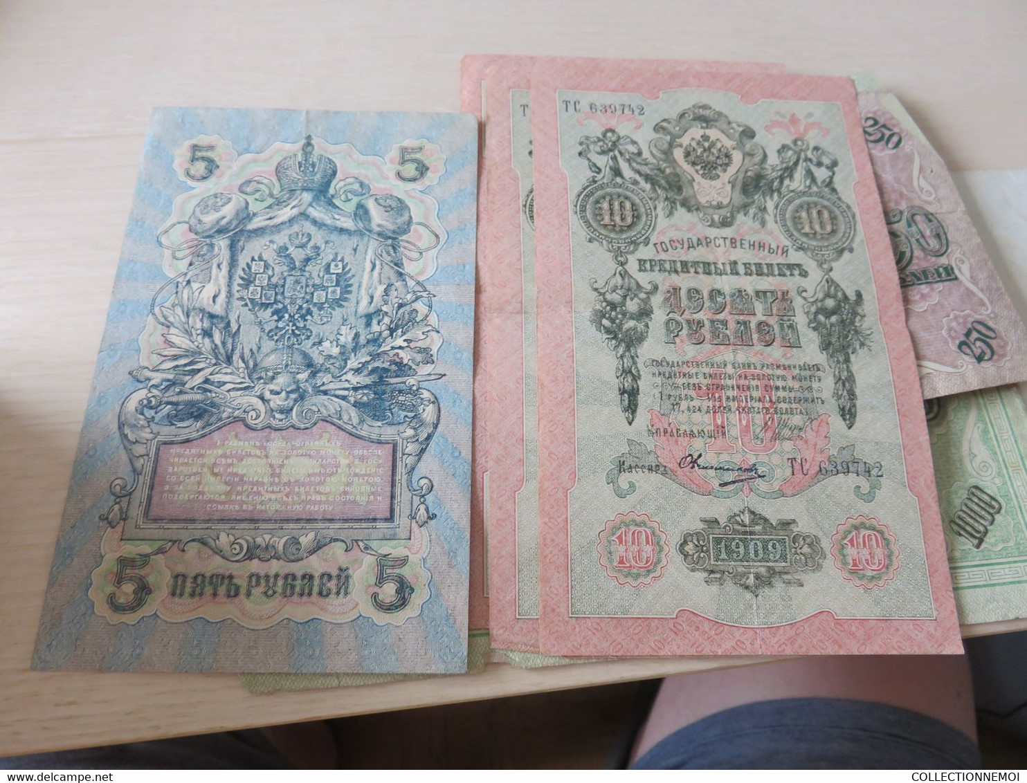 1 lot de BILLETS ,,peut-etre russie,mais rien de sur,,scanné recto et verso +++ de 50 billets