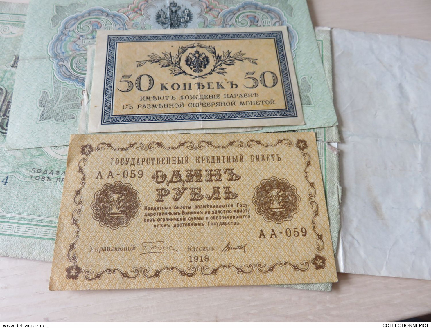 1 lot de BILLETS ,,peut-etre russie,mais rien de sur,,scanné recto et verso +++ de 50 billets