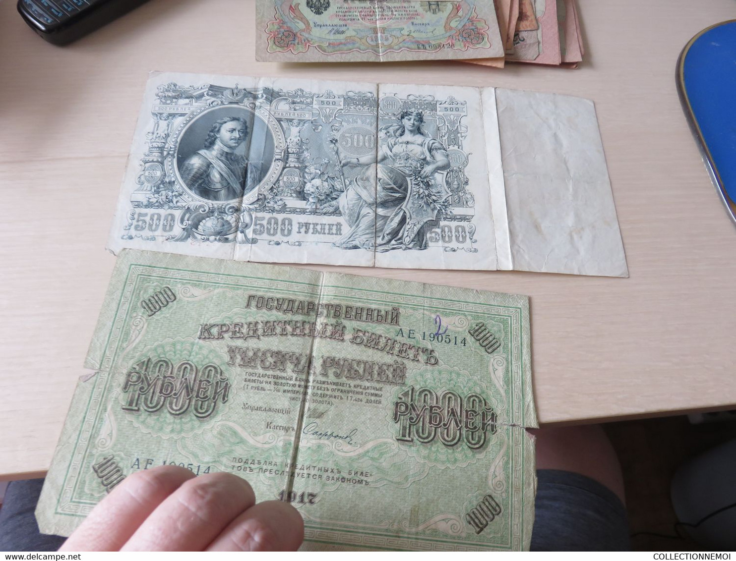 1 lot de BILLETS ,,peut-etre russie,mais rien de sur,,scanné recto et verso +++ de 50 billets