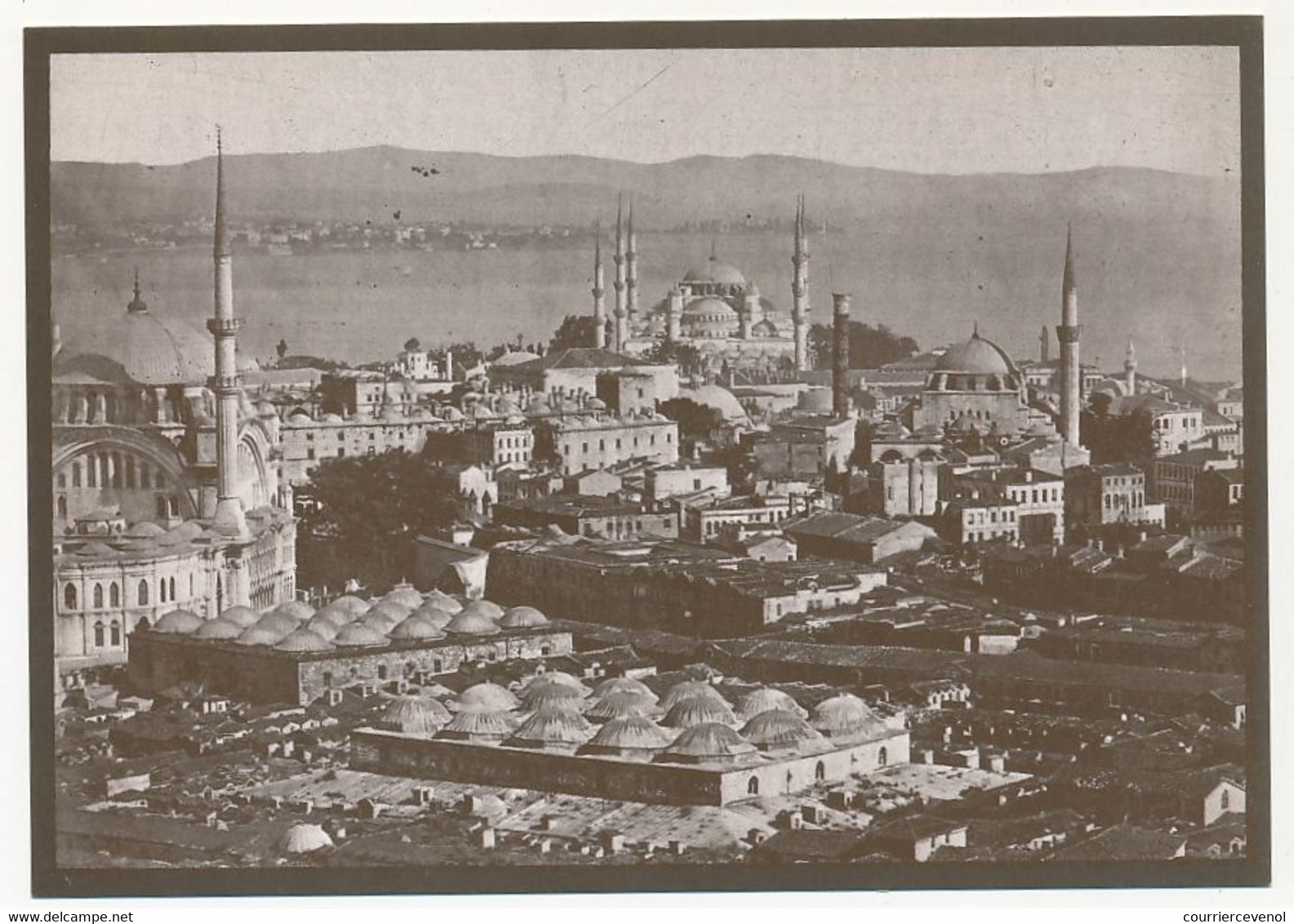 CPM - TURQUIE - ISTANBUL - Nuruosmaniye Et La Mosquée Bleue Dans L'ancienne Ville - Turquie