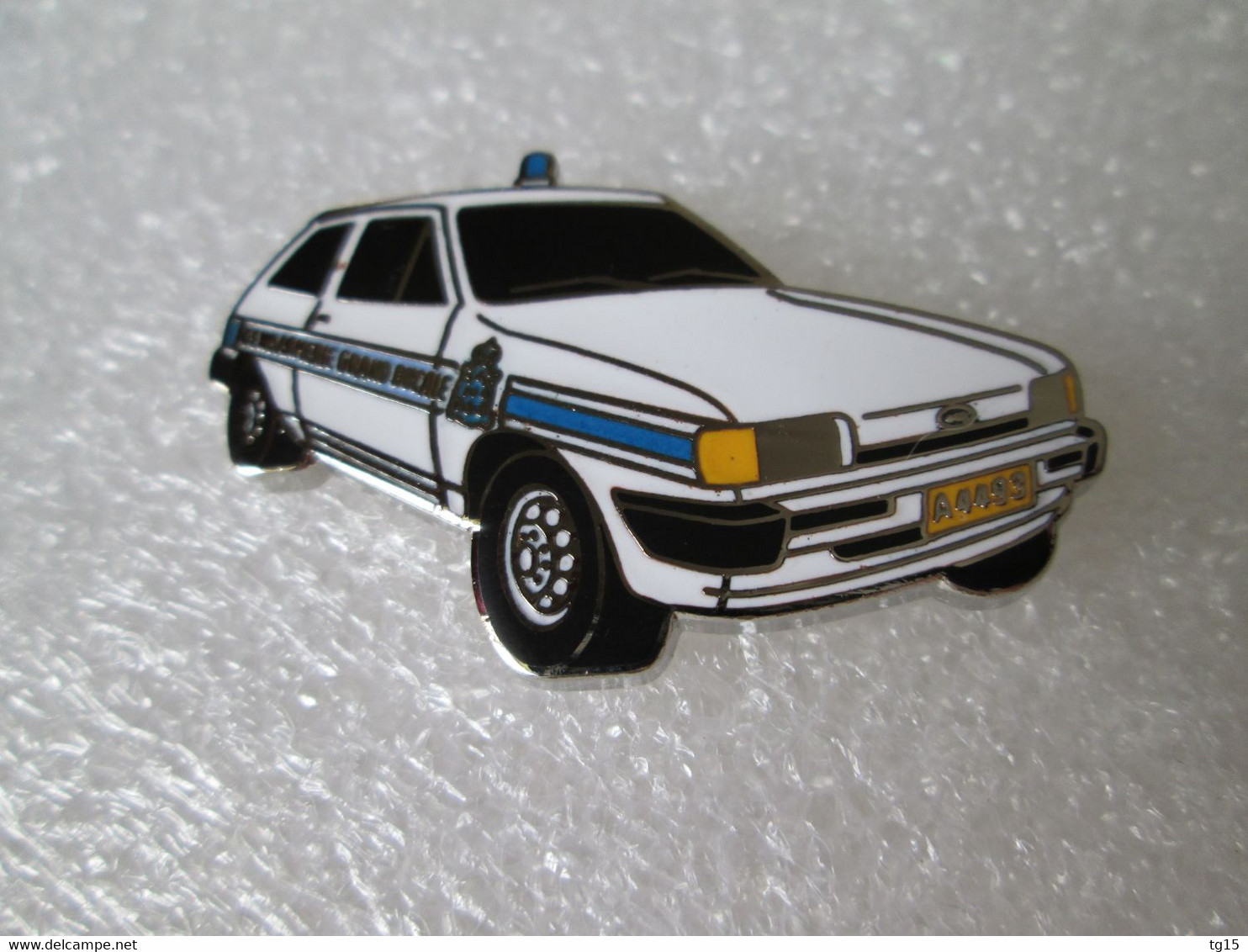 PIN'S    FORD   FIESTA   GENDARMERIE    LUXEMBOURG   Email Grand Feu   DEHA - Ford