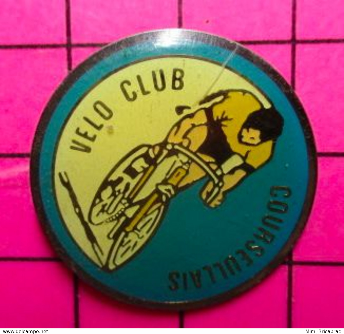 313C Pin's Pins / Beau Et Rare / THEME : SPORTS / CYCLISME VELO CLUB COURSEULLAIS COURSEULLES NORMANDIE - Cyclisme