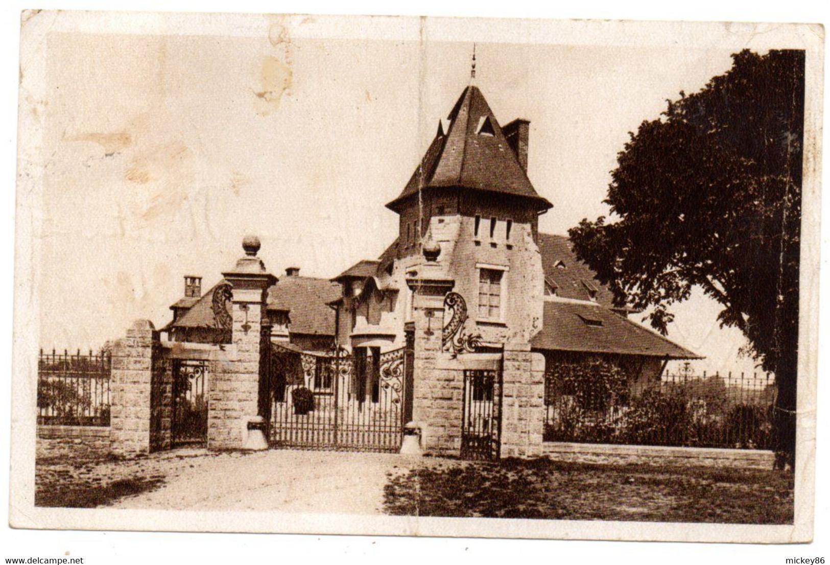 AMBRIERES  LE GRAND--1946--Le Chateau--Porte D'honneur ........timbre ...cachet...........à Saisir - Ambrieres Les Vallees