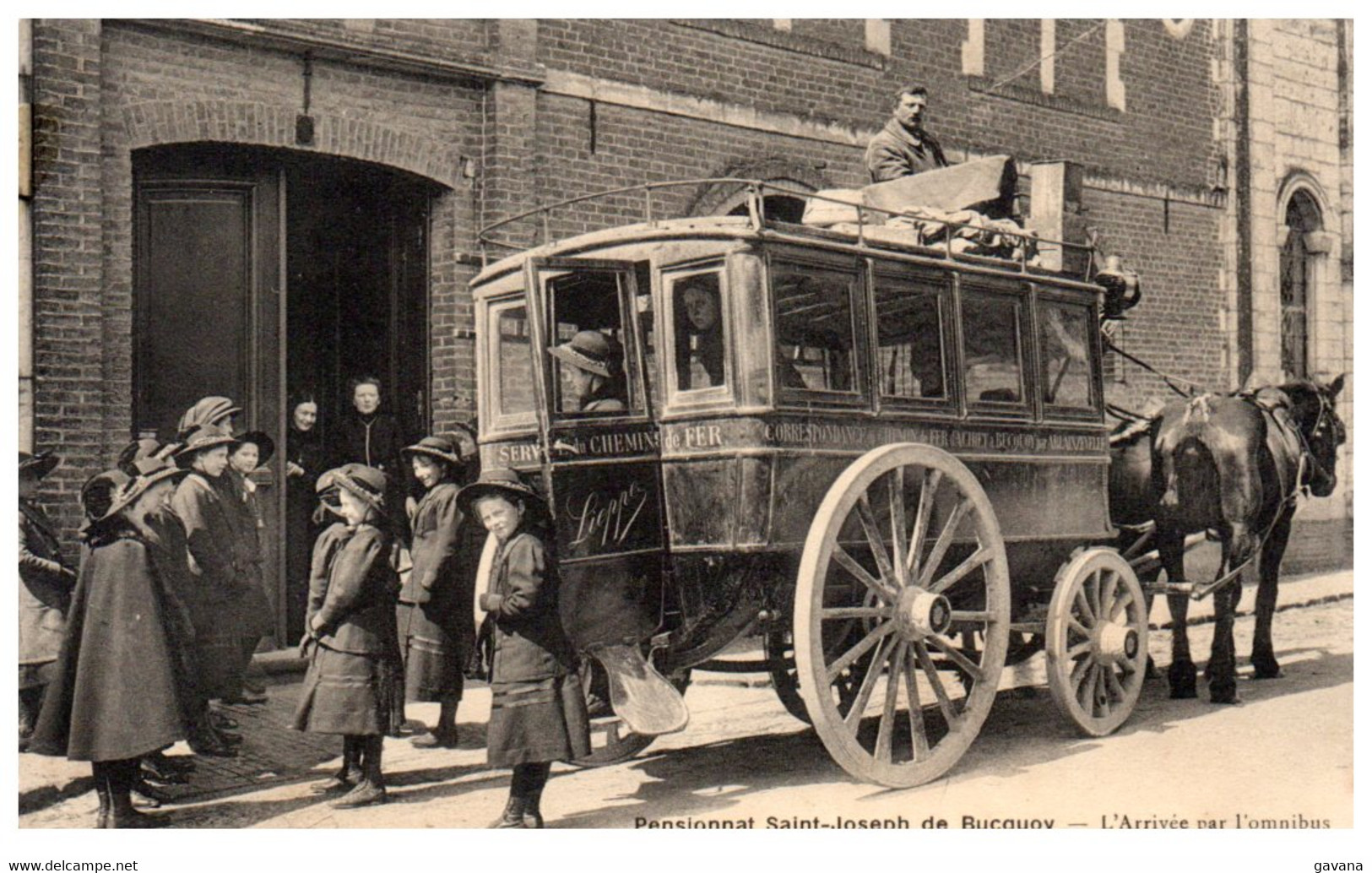 62 Pensionnat St-Joseph De BUCQUOY - L'arrivée Par Omnibus - Andere & Zonder Classificatie