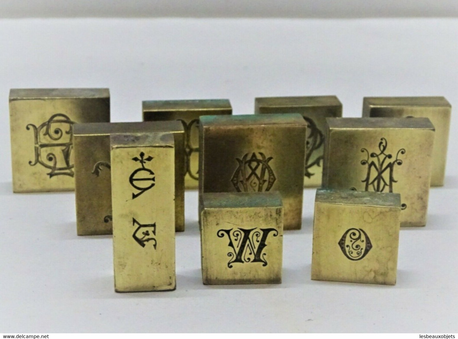 LOT 10 MATRICES BRONZE IMPRIMERIE EAU FORTE DIFFERENTES LETTRES HJ CJ BL JM OV W - Seals