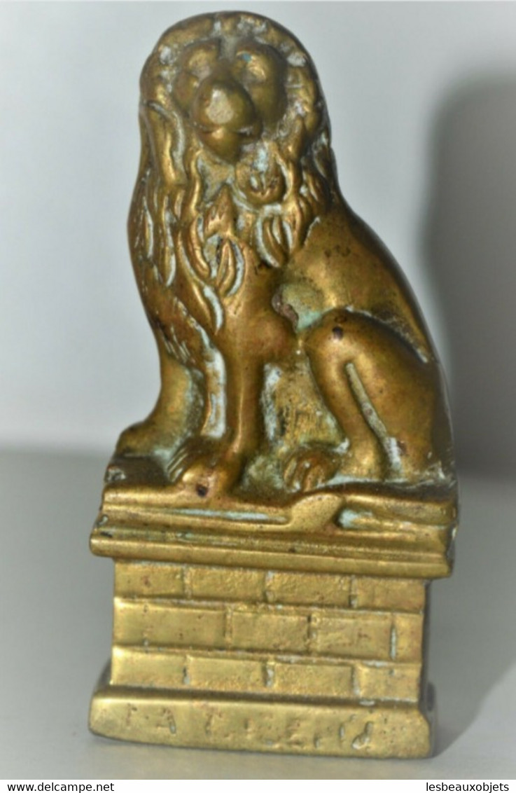 ANCIENNE PETITE STATUETTE BRONZE LION OBJET DE VITRINE COLLECTION DECO - Bronzes