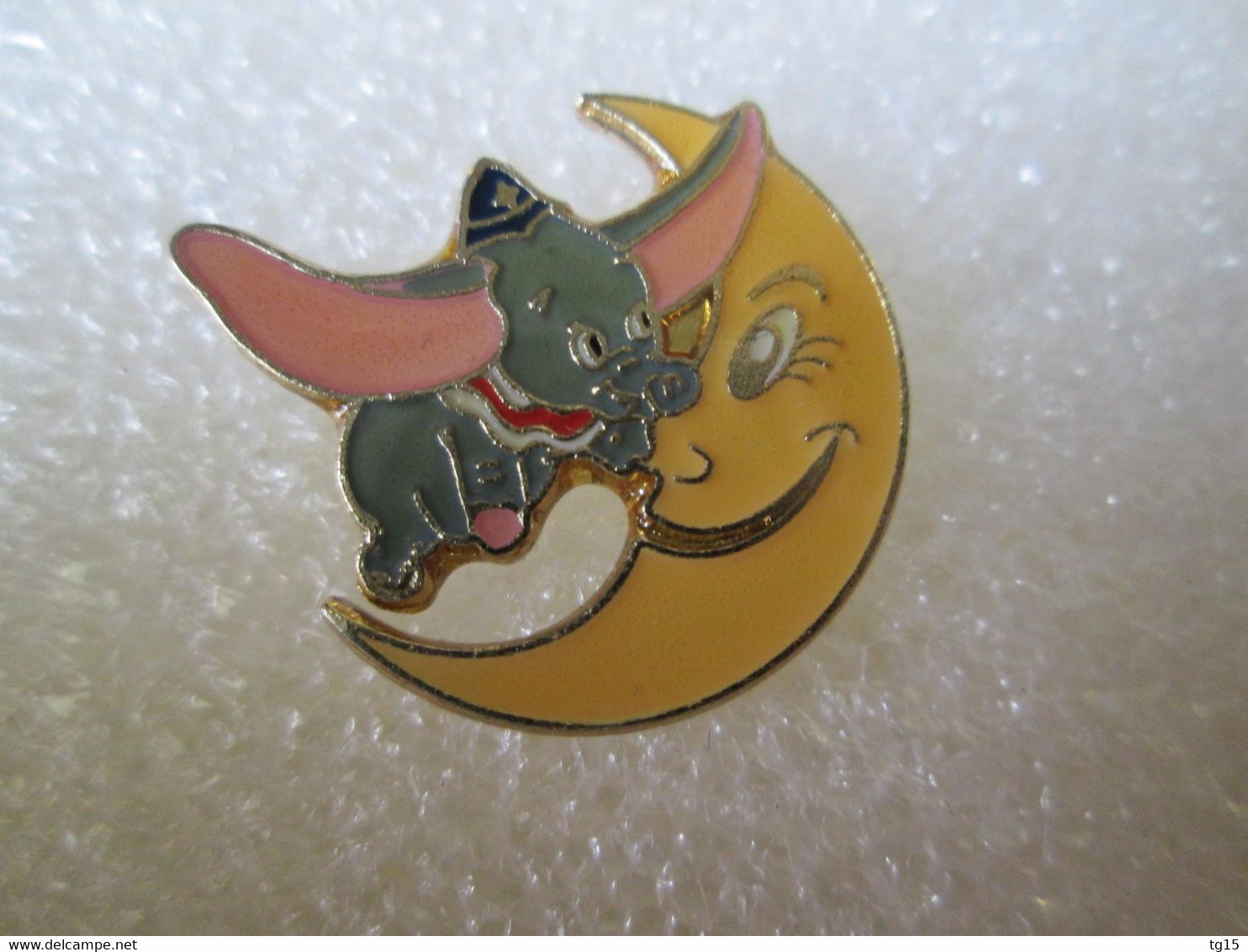 PIN'S    DISNEY   DUMBO  L  ELEPHANT - Disney