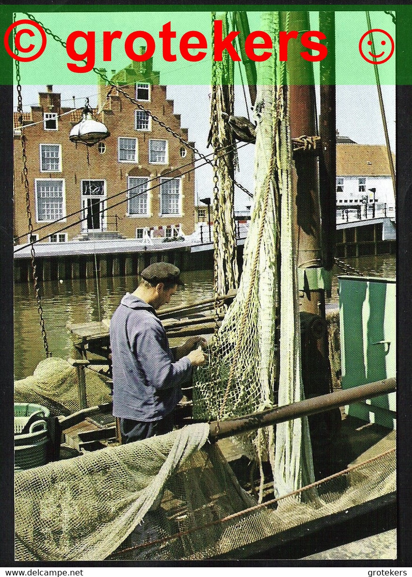 HARLINGEN Vissersboot En Oude Gevel Aan De Zuiderhaven ± 1978 - Harlingen