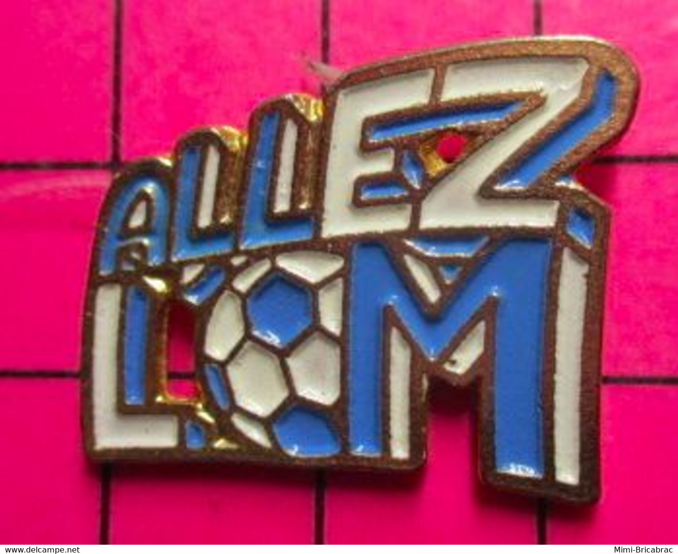 313e Pin's Pins / Beau Et Rare / THEME : SPORTS / FOOTBALL OLYMPIQUE MARSEILLE à Jamais Les 1ers à être Déclassés ! - Football