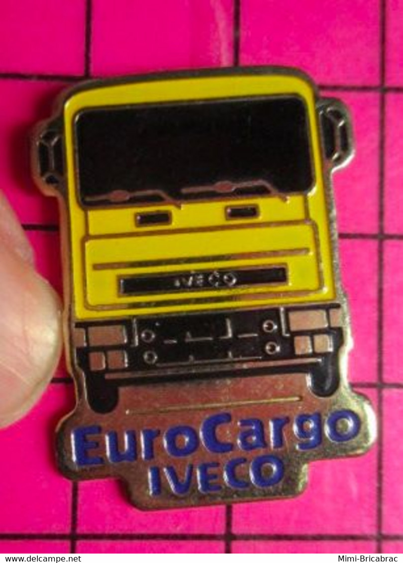 313e Pin's Pins / Beau Et Rare / THEME : TRANSPORTS / CAMION JAUNE IVECO EUROCARGO - Transport