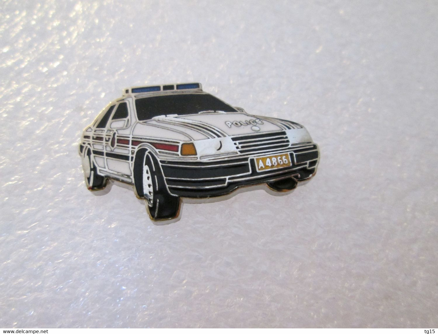 PIN'S    OPEL  VECTRA   POLICE   LUXEMBOURG  email de synthèse  DEHA