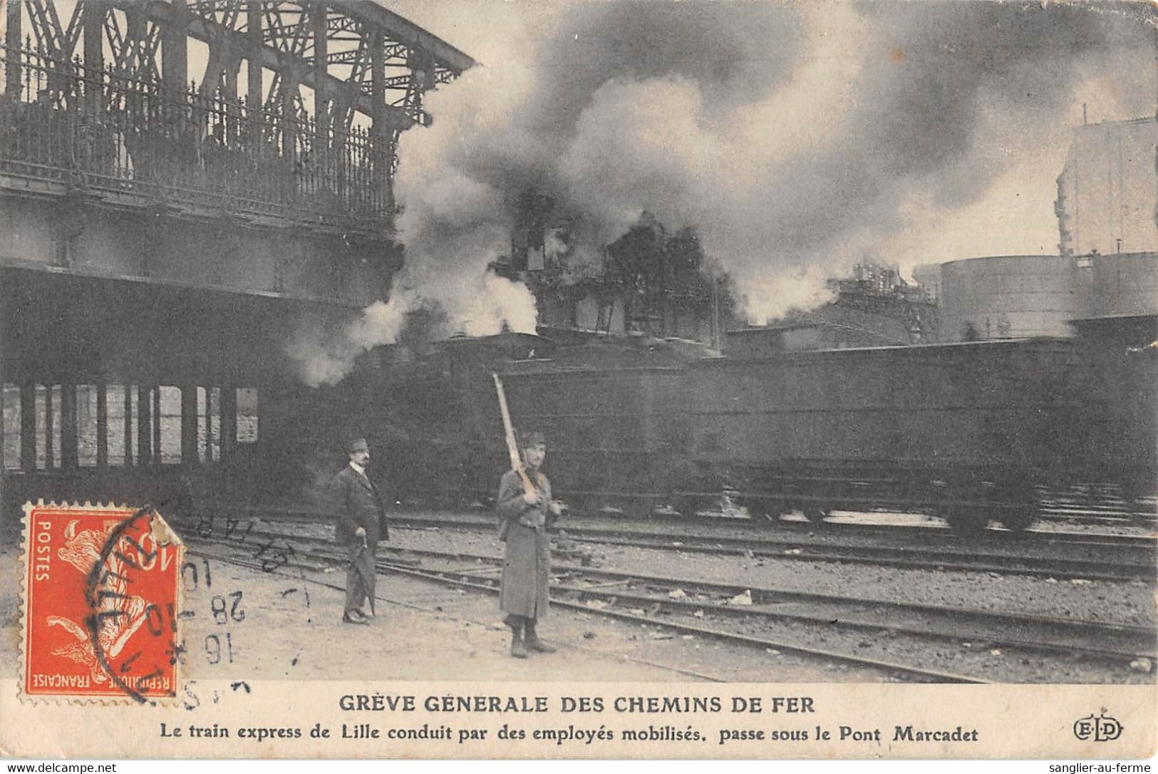 CPA 75 PARIS GREVE GENERALE DES CHEMINS DE FER LE TRAIN EXPRESS DE LILLE CONDUIT PAR DES EMPLOYES MOBILISES - Altri & Non Classificati