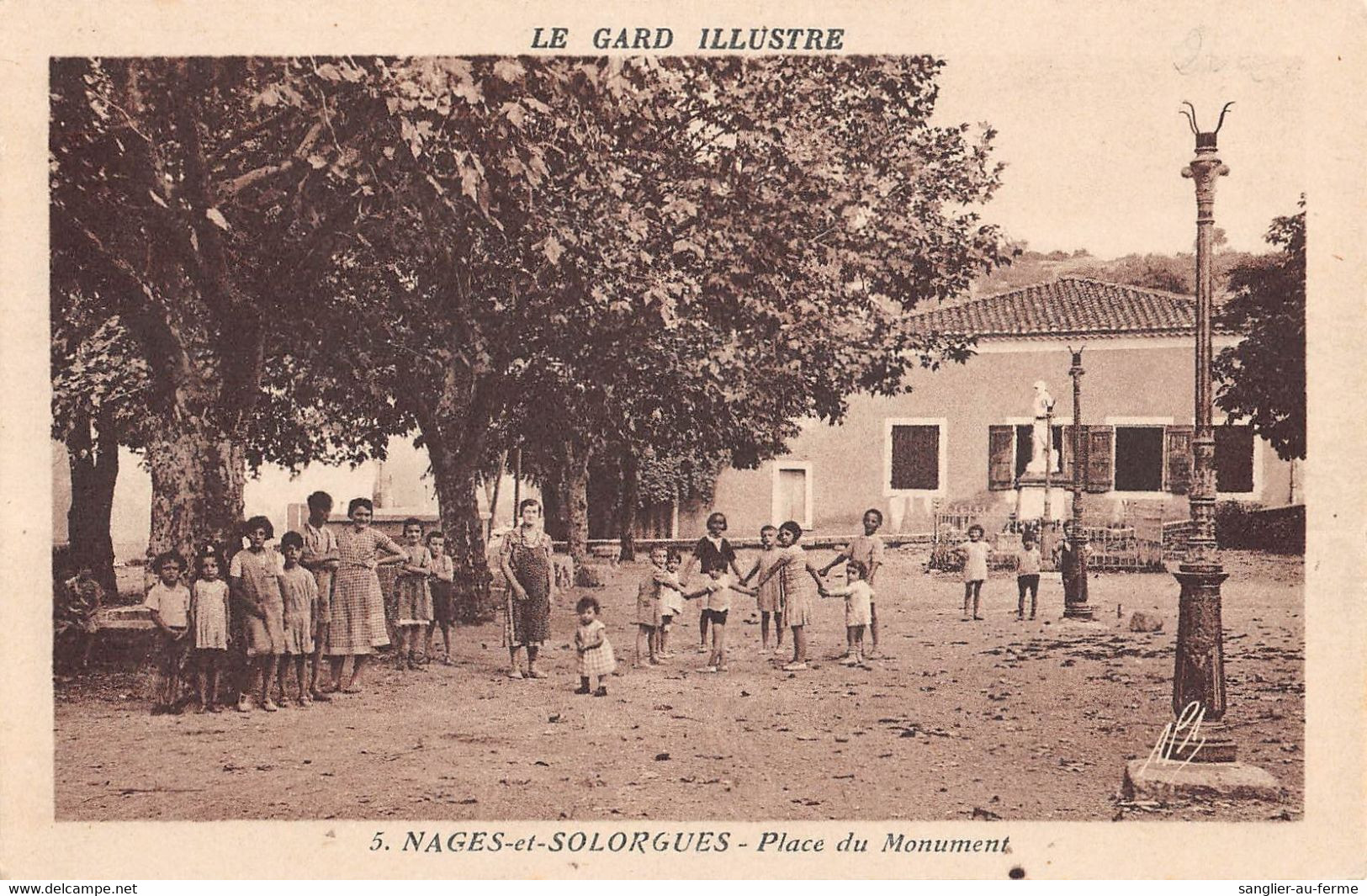 CPA 30 NAGES ET SOLORGUES PLACE DU MONUMENT - Autres & Non Classés