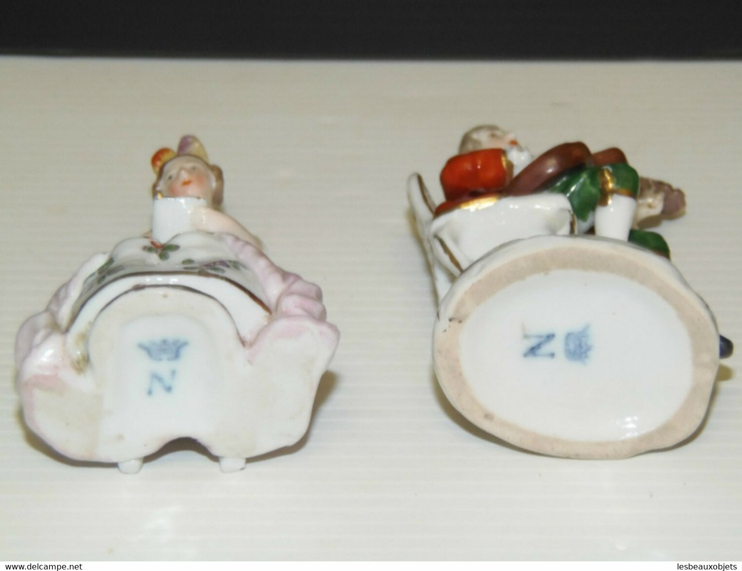 2 SUJETS PERSONNAGES PORCELAINE CAPODIMONTE MUSICIEN objet de vitrine XIXe déco collection miniatures