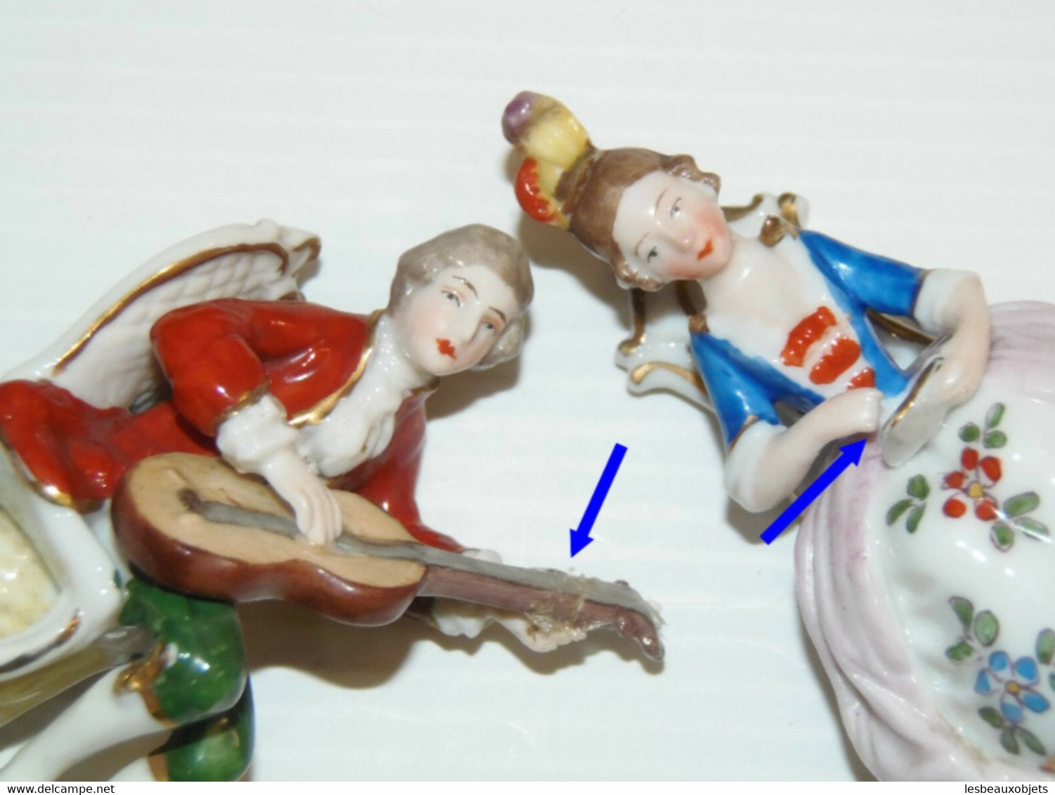 2 SUJETS PERSONNAGES PORCELAINE CAPODIMONTE MUSICIEN objet de vitrine XIXe déco collection miniatures