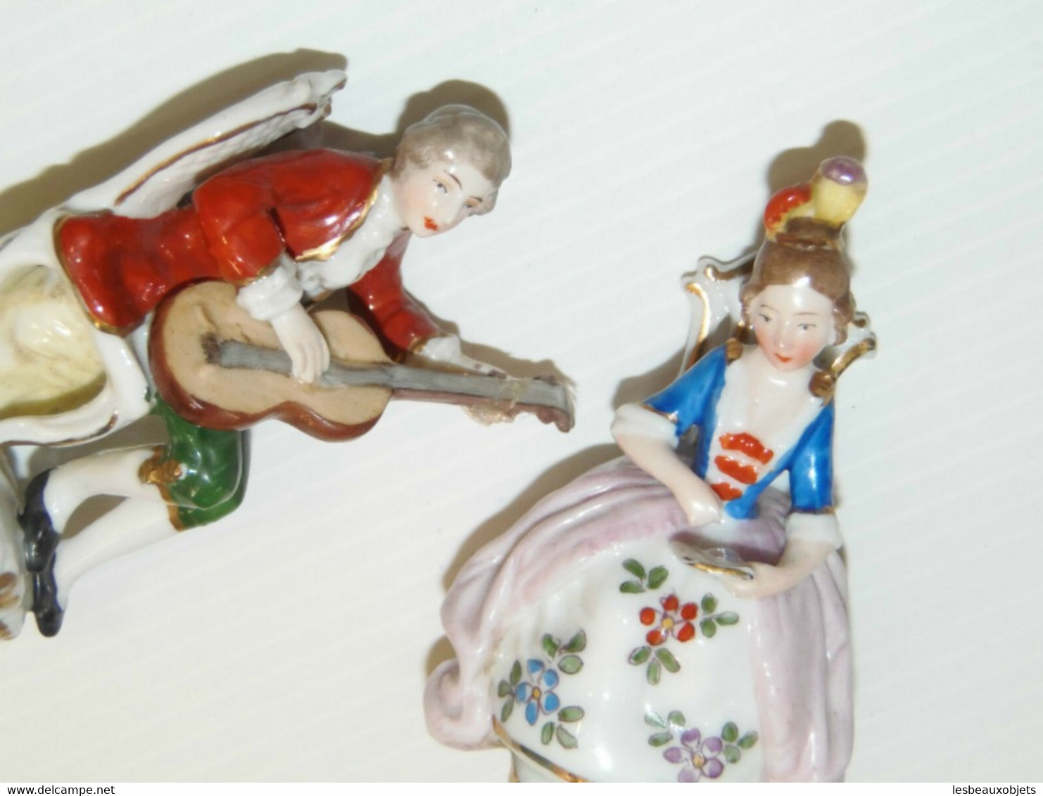 2 SUJETS PERSONNAGES PORCELAINE CAPODIMONTE MUSICIEN objet de vitrine XIXe déco collection miniatures