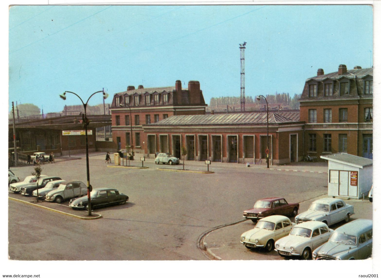 Autos Voitures Automobiles Cars - BETHUNE - Renault Dauphine - Peugeot 403 Break - Simca 1301 - Citroën DS - 2CV - 404 - Passenger Cars