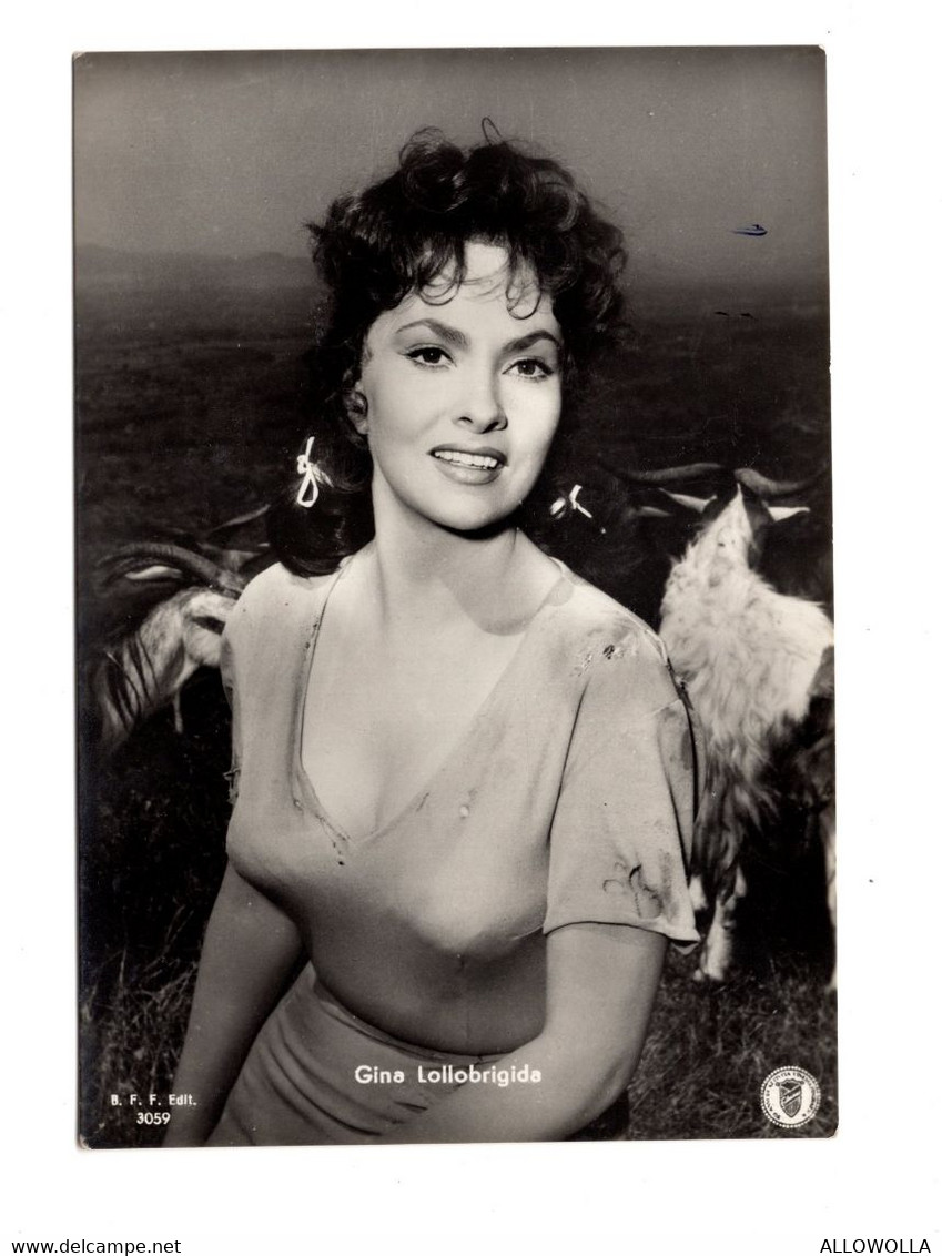 13242 " GINA LOLLOBRIGIDA IN PANE,AMORE E GELOSIA-TITANUS " -VERA FOTO-CART. POSTALE NON SPED. - Acteurs