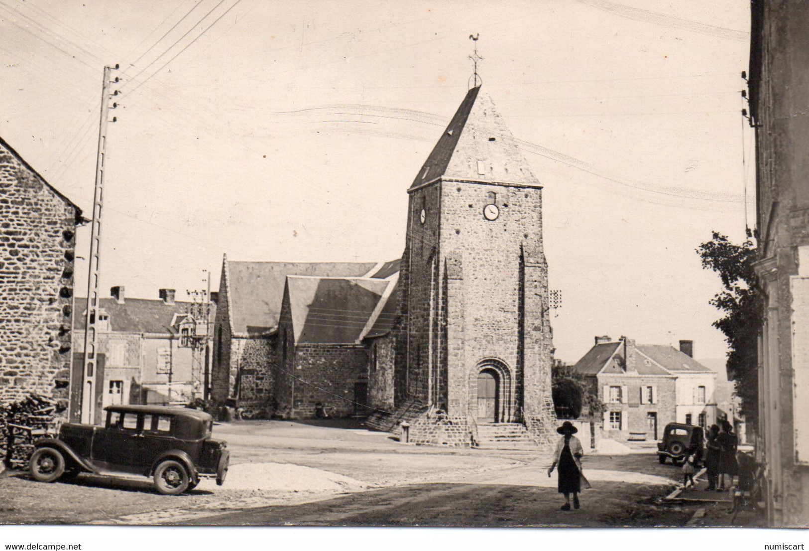 Le Horps Animée Place De L'Eglise Voitures Tacots - Le Horps