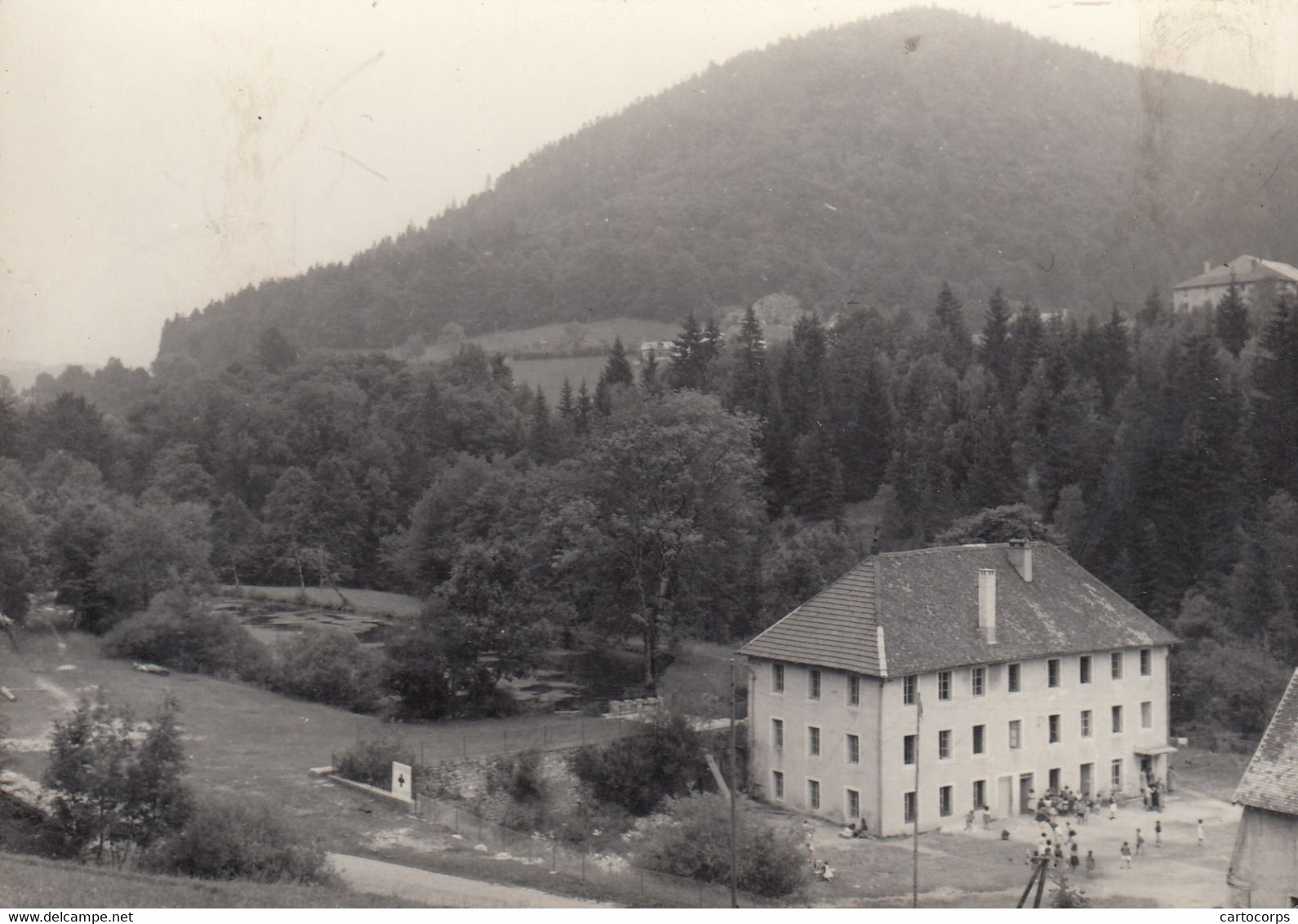 25 - La Ferrière-sous-Jougne - Un Beau Panorama Animé De La Colonie De Vacances - Other & Unclassified