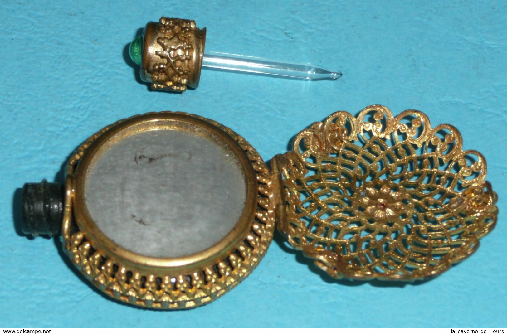 Rare Ancien Flacon De Parfum, à Sels, Vinaigrette, Métal Doré émaillé Et Verre Noir, émail, Miroir De Poche, Cabochon - Flakons (leer)