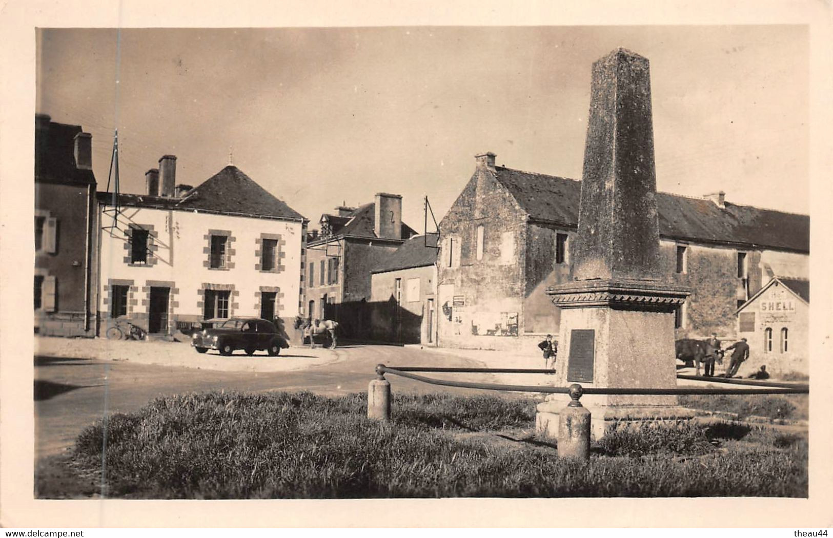 ¤¤   -  QUESTEMBERT   -  Lot De 2 Cartes  -  Place Et Monument Allain Le Grand  -  Vue Générale      -  ¤¤ - Questembert