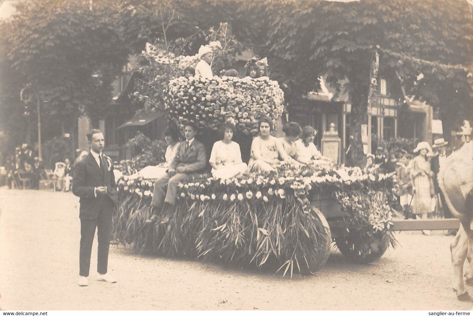 CPA 31 CARTE PHOTO SITUEE AU VERSO CARNAVAL DE LUCHON - Luchon