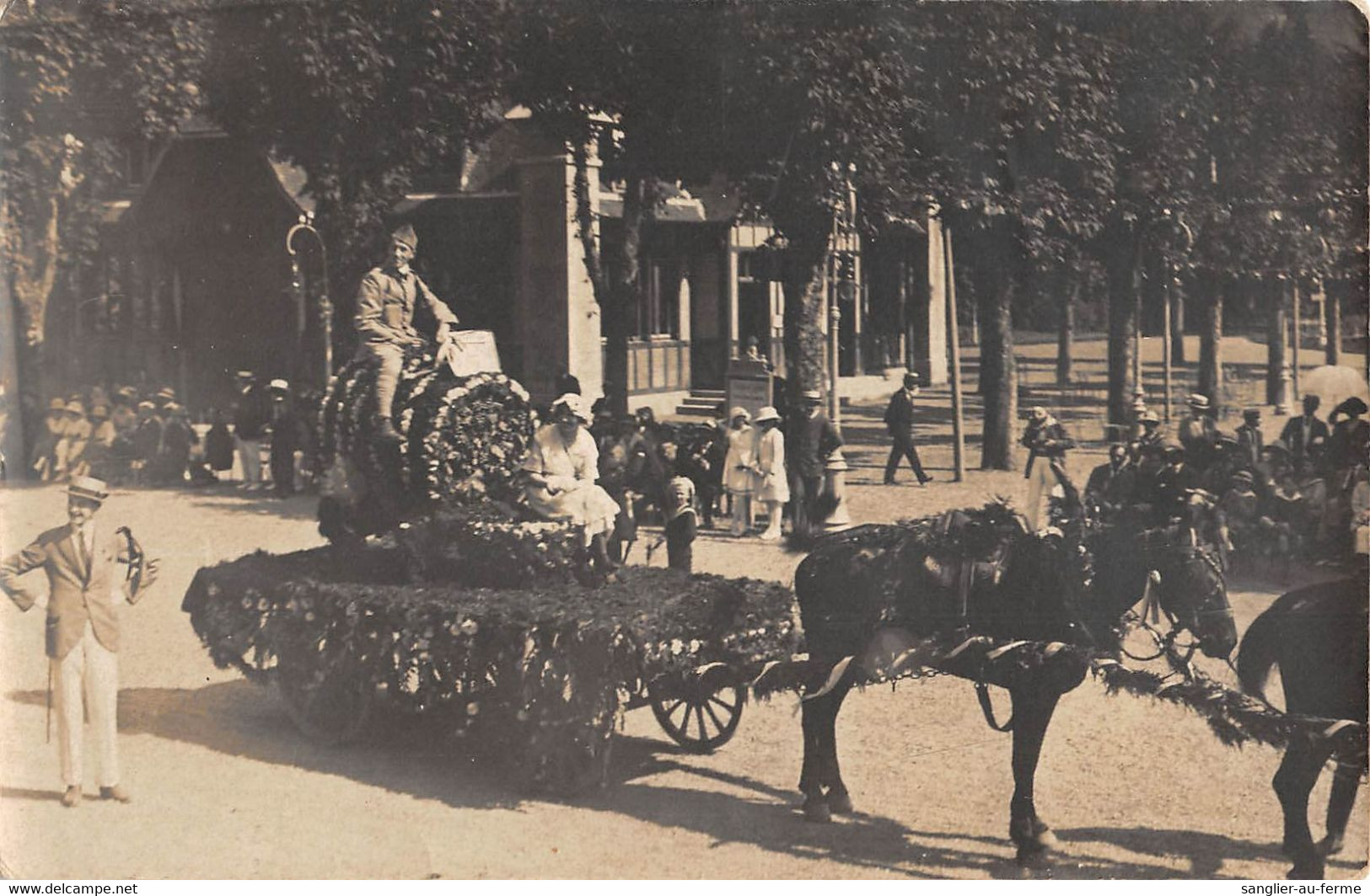 CPA 31 CARTE PHOTO CARNAVAL DE LUCHON - Luchon