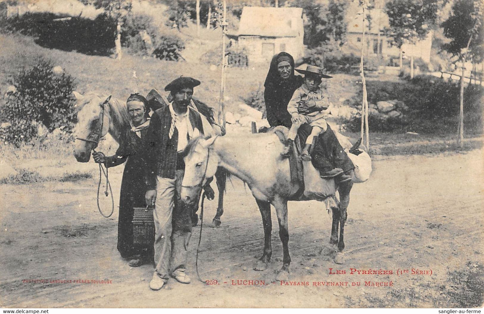 CPA 31 LUCHON PAYSANS REVENANT DU MARCHE - Luchon