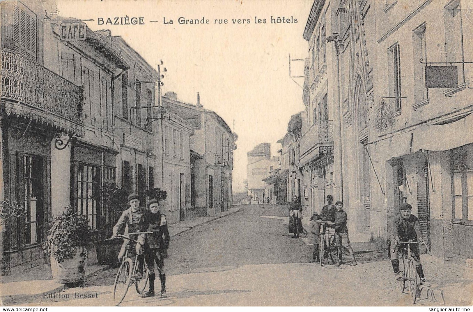 CPA 31 BAZIEGES LA GRANDE RUE VERS LES HOTELS (cpa Pas Courante - Autres & Non Classés