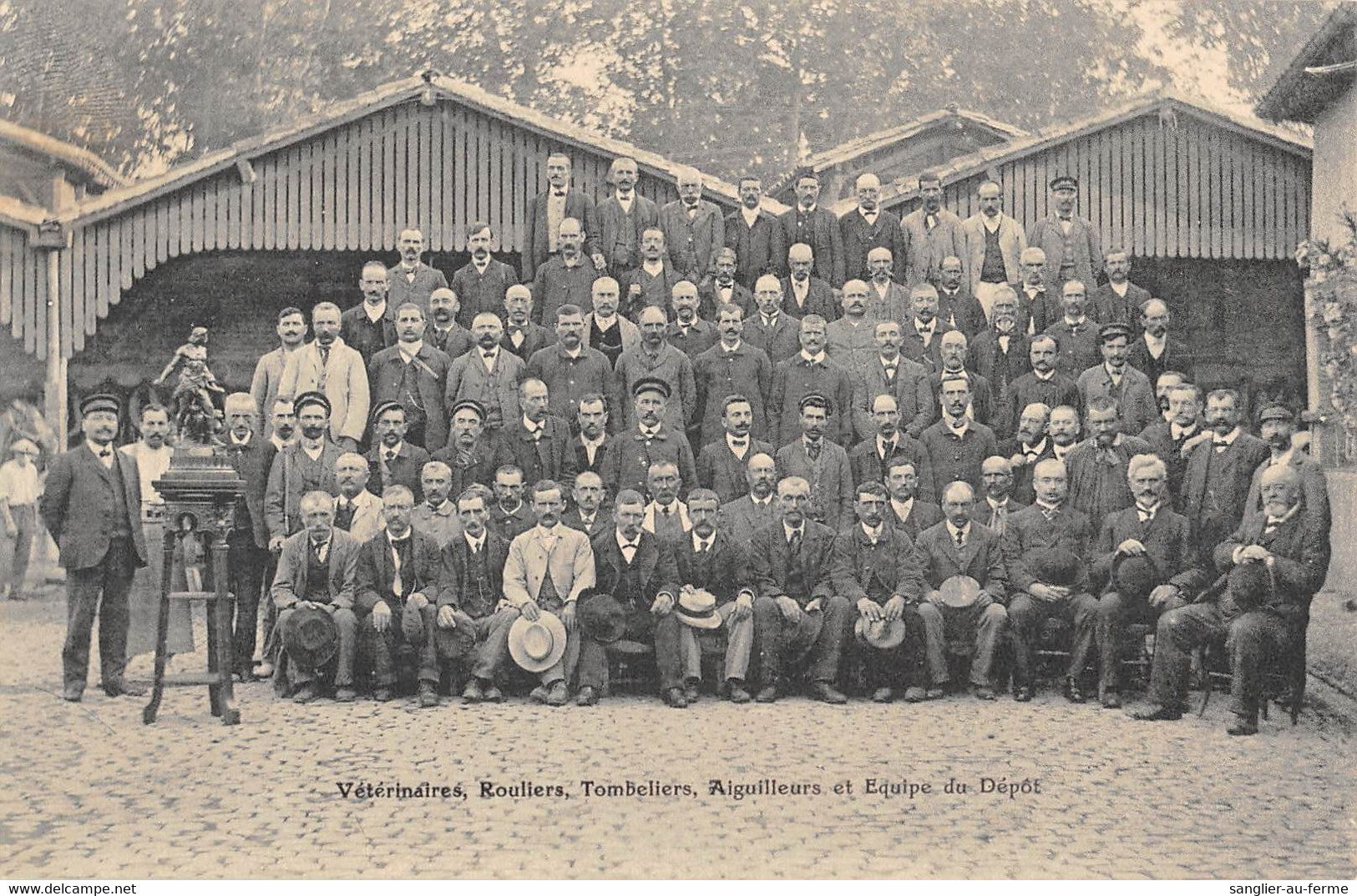 CPA 31 TOULOUSE TRAMWAYS ET OMNIBUS F.PONS DE TOULOUSE VETERINAIRES ROULIERS TOMBELIERS AIGUILLEURS ET EQUIPE DU DEPOT - Toulouse