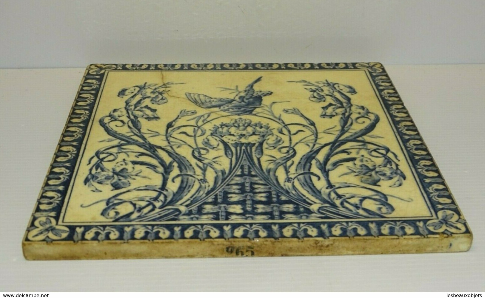 ANCIEN CARREAU DESSOUS DE PLAT CERAMIQUE FAÏENCE GIEN OISEAU BLEU LIBELLULES - Gien (FRA)