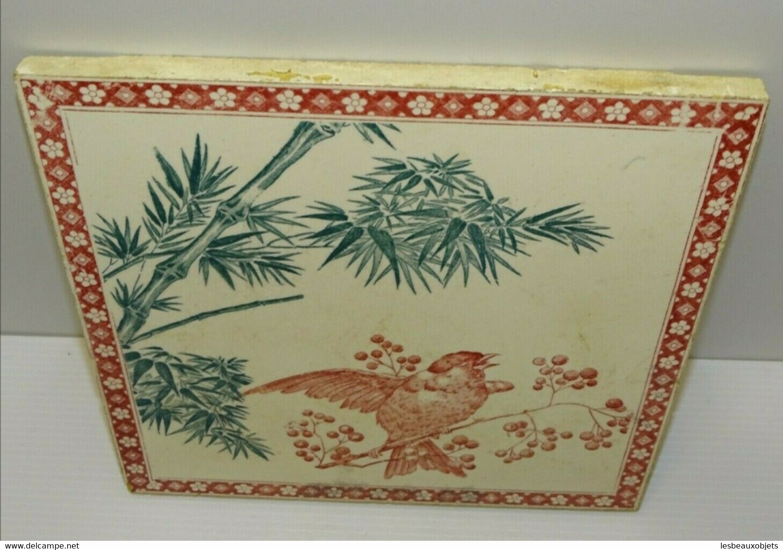 ANCIEN CARREAU DESSOUS DE PLAT CERAMIQUE FAÏENCE LONGWY OISEAU ROSE BAMBOUS Déco - Longwy (FRA)