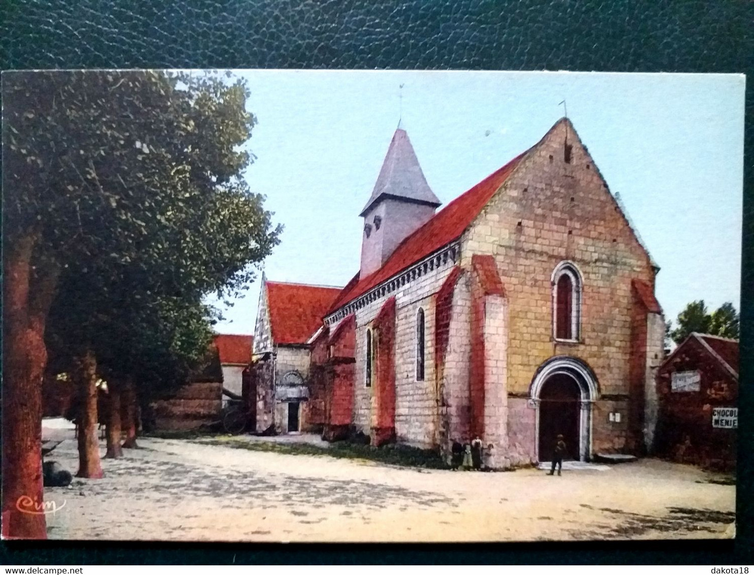 41  ,noyers Sur Cher ,la Place Et L'église En 1942 - Noyers Sur Cher