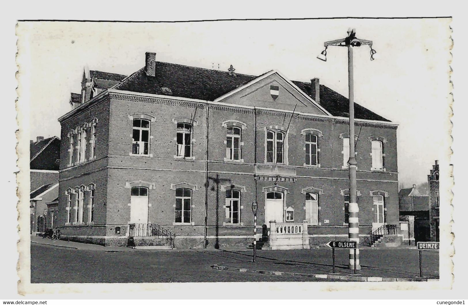 CPSM KRUISHOUTEM : Gemeentehuis - Gebouwd In 1875/1876 - Niet Gelopen - Uitg. A. Simoens, Kruishoutem - Kruishoutem