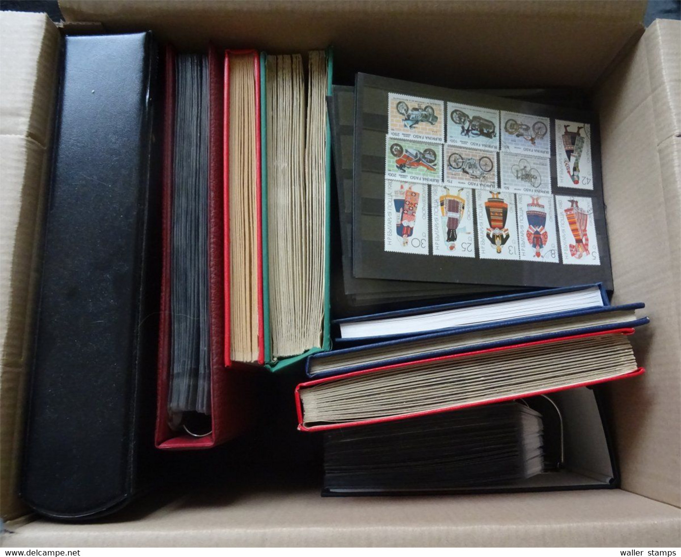 Box With German Stamps And A Little Bit World Stamps - Lots & Kiloware (mixtures) - Min. 1000 Stamps