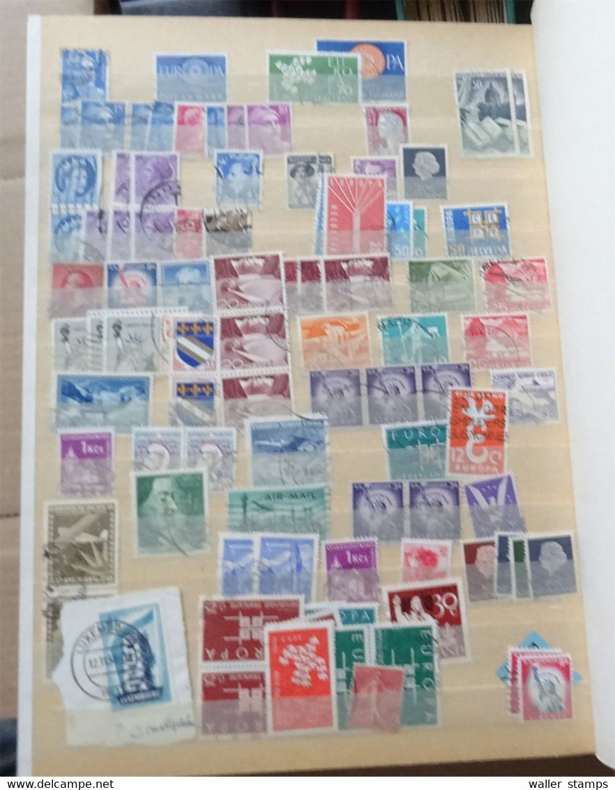 Box With German Stamps And A Little Bit World Stamps - Vrac (min 1000 Timbres)