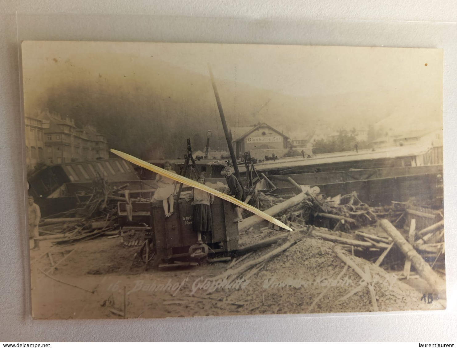 Glashütte - FOTO - Bahnhof Und Frau Mit Kindern Nach Dem Unwetter - Glashütte