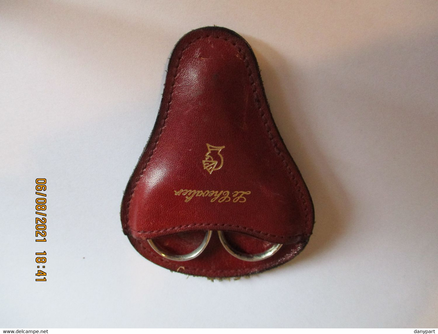 ANCIEN COUPE CIGARES DANS ETUI EN CUIR " Le Chevalier " - Sigarenknipper