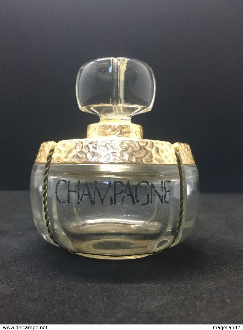 Flacon De Parfum. Yves Saint Laurent. Champagne. France. Paris. Couturier Français Haute Couture. LUXE. Mode  XXᵉ - Flacons (vides)