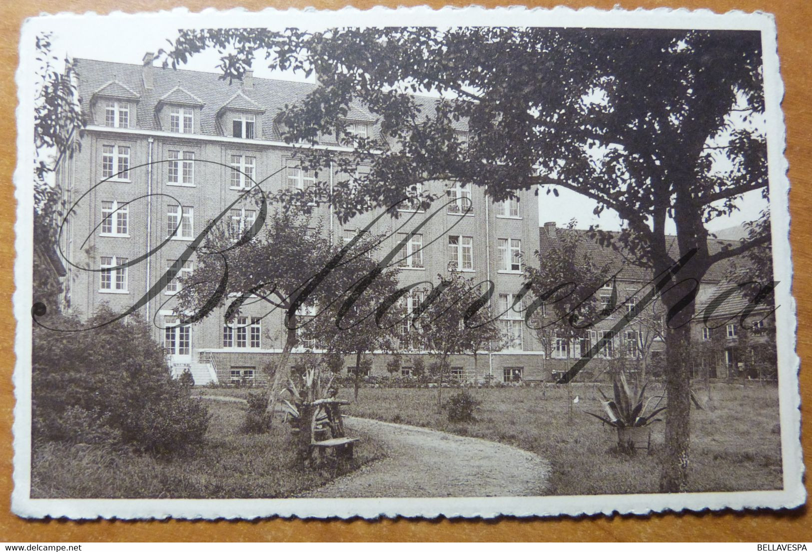 Sint-Pieters-Leeuw Speelplaats Zusters St-Antonius Padua. Zuid Oost Gevel - Sint-Pieters-Leeuw