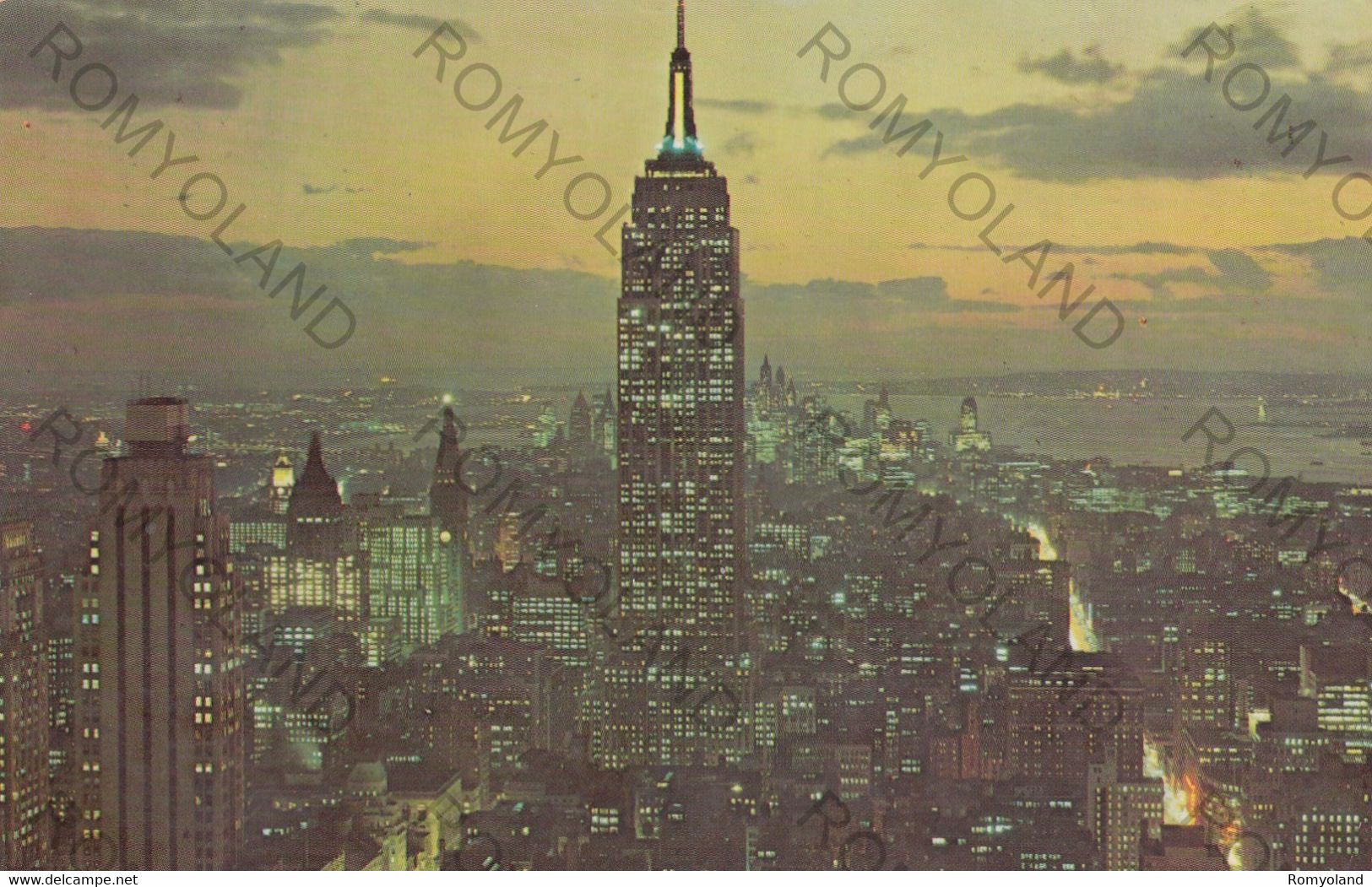 CARTOLINA  NEW YORK CITY,NEW YORK,STATI UNITI,THE EMPIRE STATE BUILDING,VIAGGIATA 1968 - Mehransichten, Panoramakarten