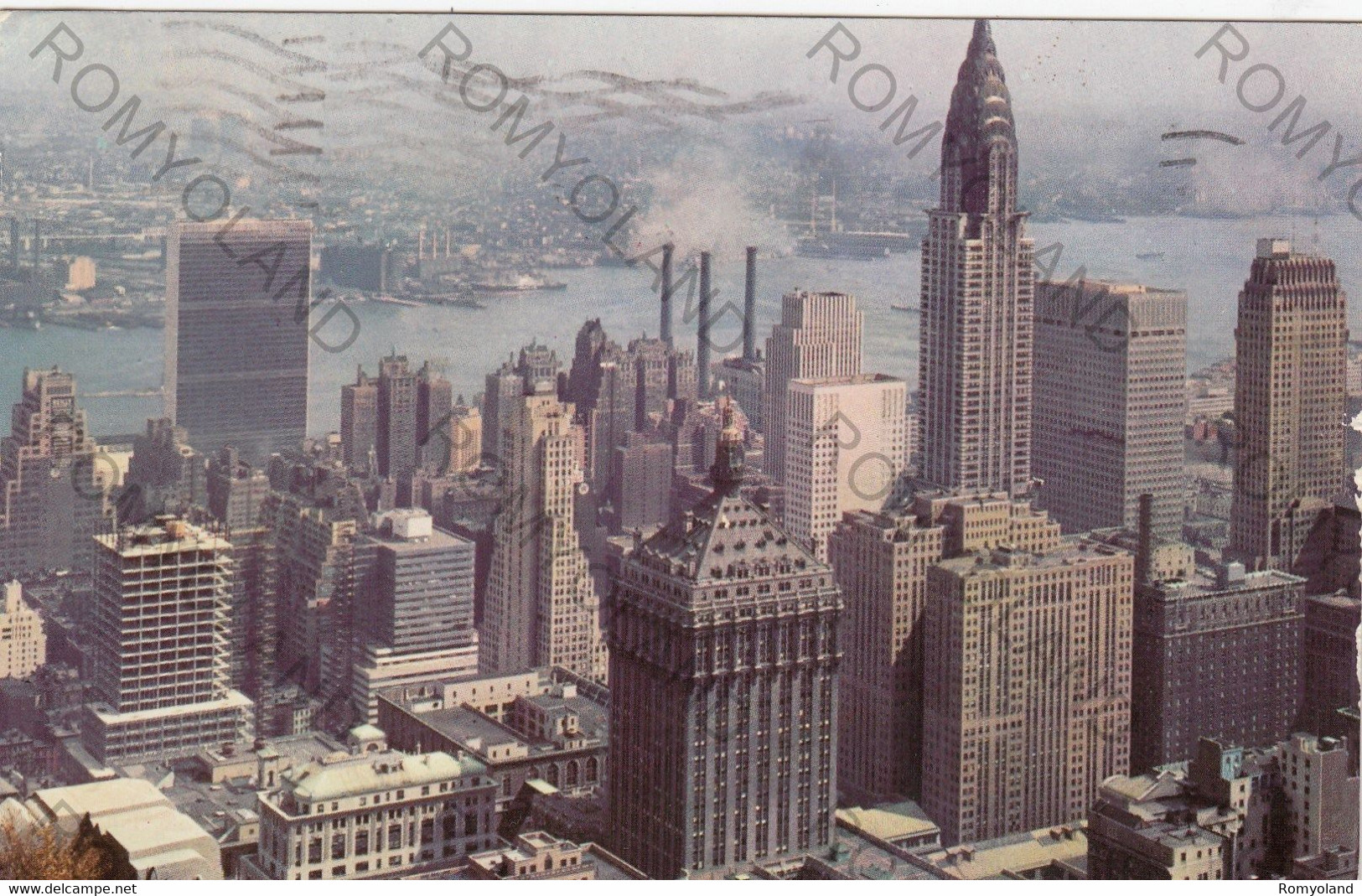 CARTOLINA  NEW YORK CITY,NEW YORK,STATI UNITI,LOOKING NORTHEAST FROM R.C.A.BUILDING,SHOWING CHRYSLER,VIAGGIATA 1959 - Mehransichten, Panoramakarten